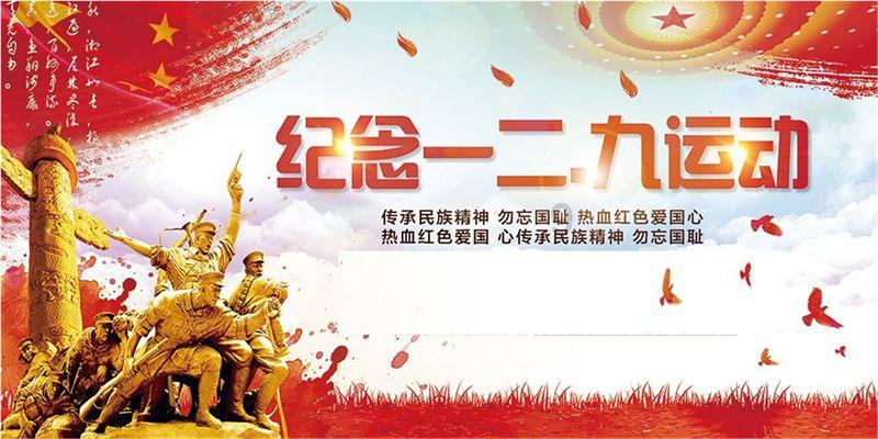 贵州江黔高速路面积雪多车连撞 数十辆车撞成一团 有人打碎挡风玻璃爬出